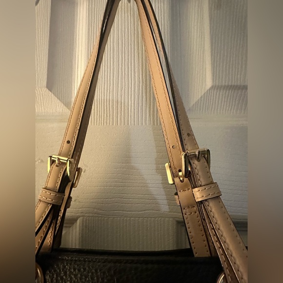 Michael Kors handbag, black EUC - Picture 3 of 6